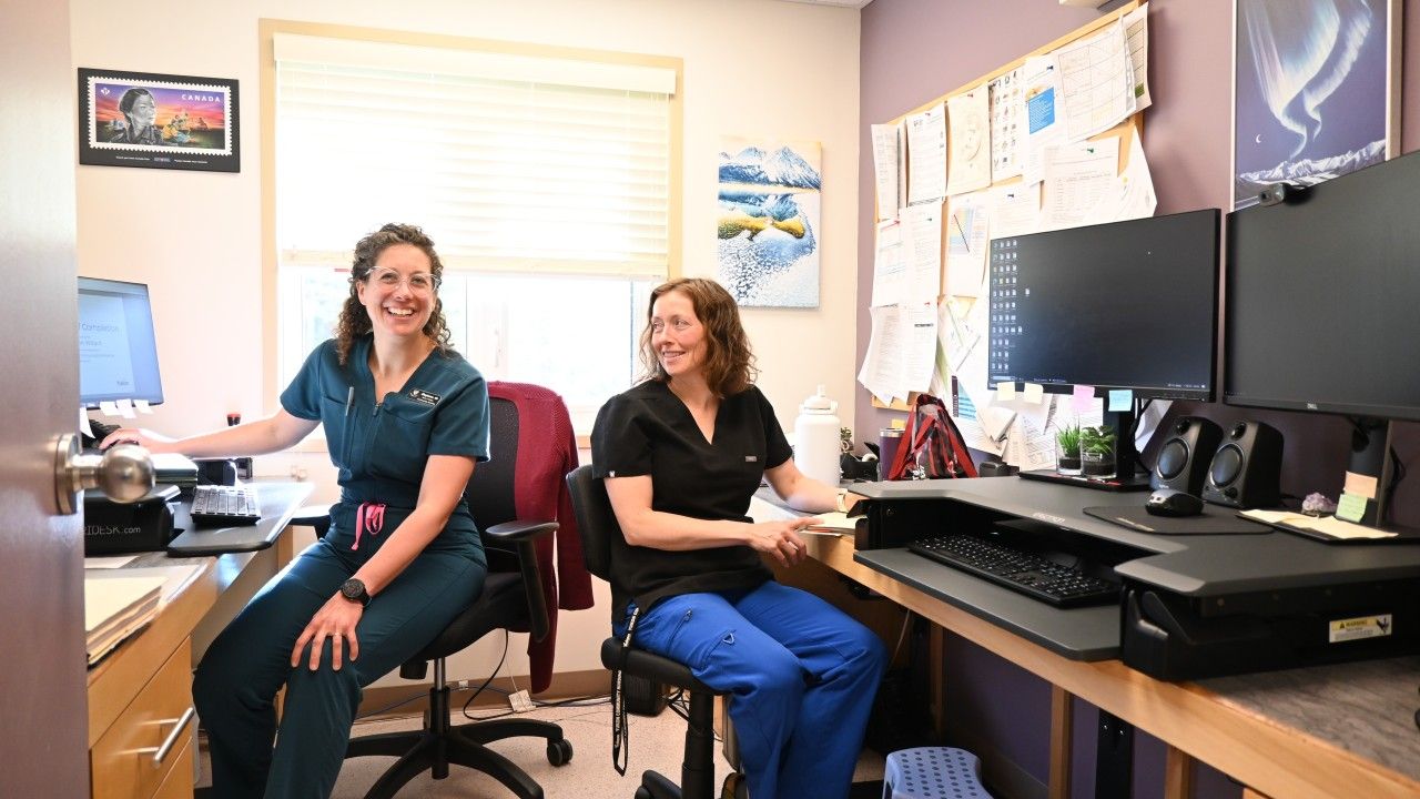 2 nurses at their desk