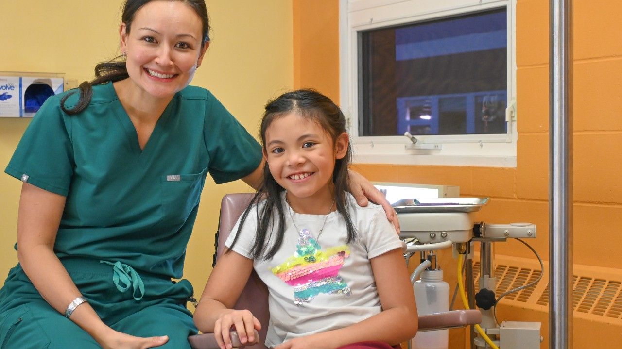 dental therapist with a child