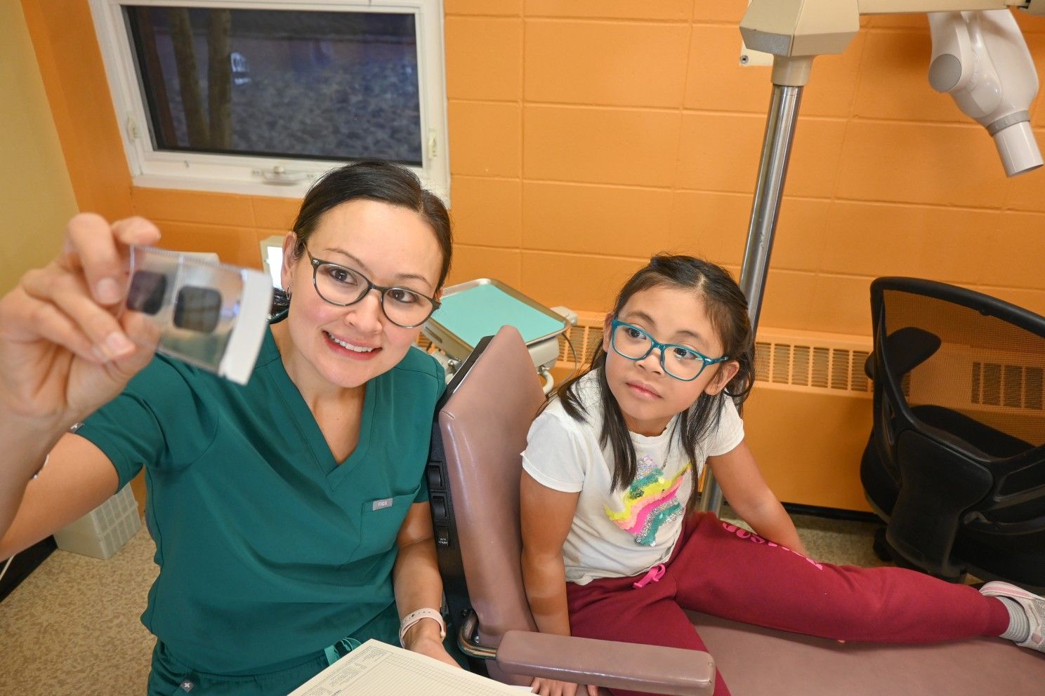 dental therapist with a child