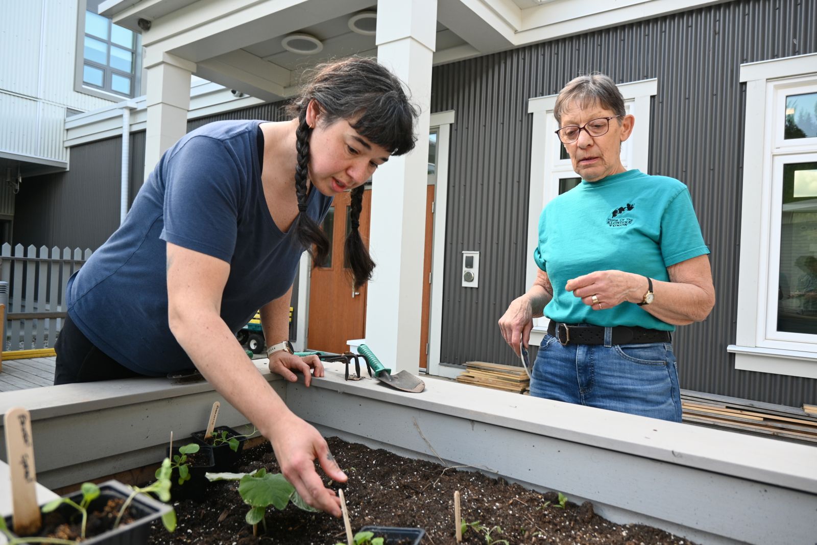people gardening