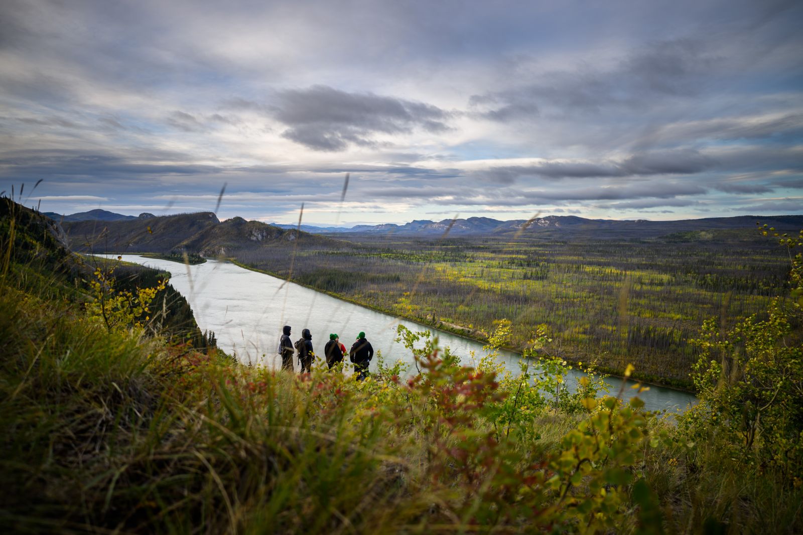 A group looks out over the Yukon River valley from the Eagle's Nest Bluff (Ts'àl Cho An) viewpoint along the Robert Campbell Highway between Carmacks and Faro.